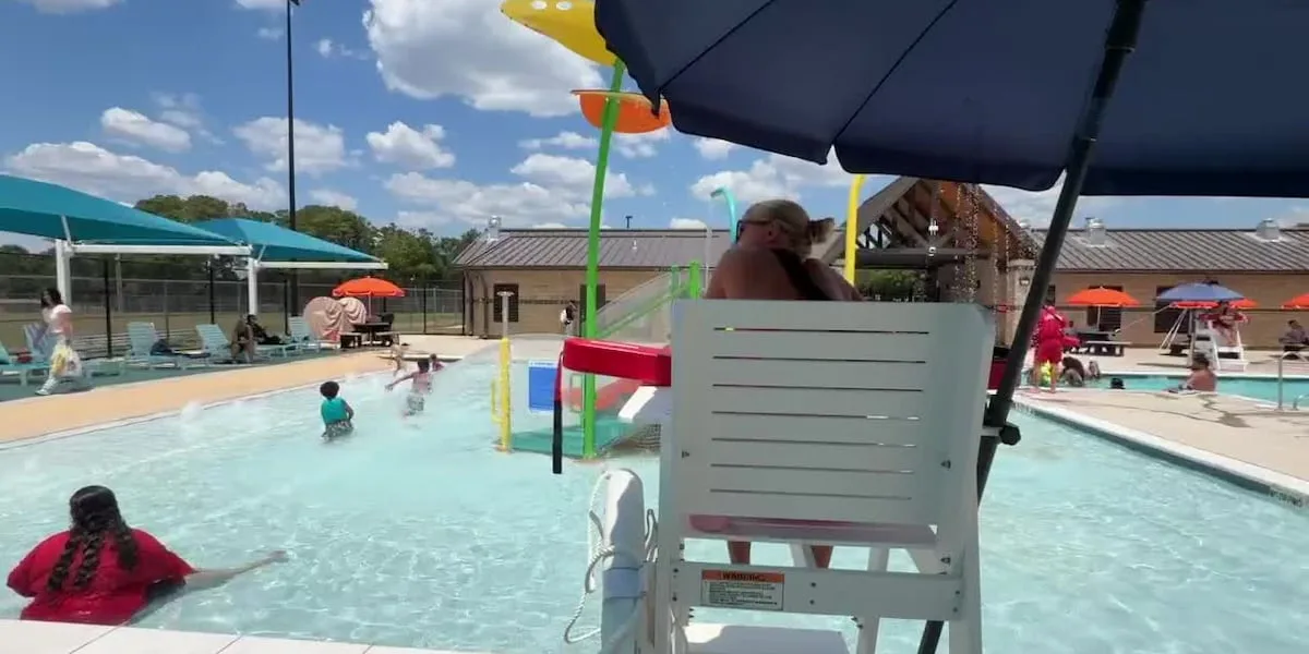 Longview aquatic center draws massive crowds, city workshops postponing seasonal closure