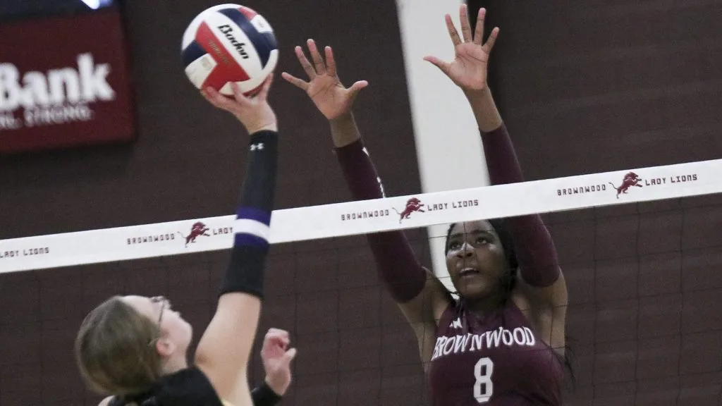 Lady Lions split final two matches at Godley volleyball tournament