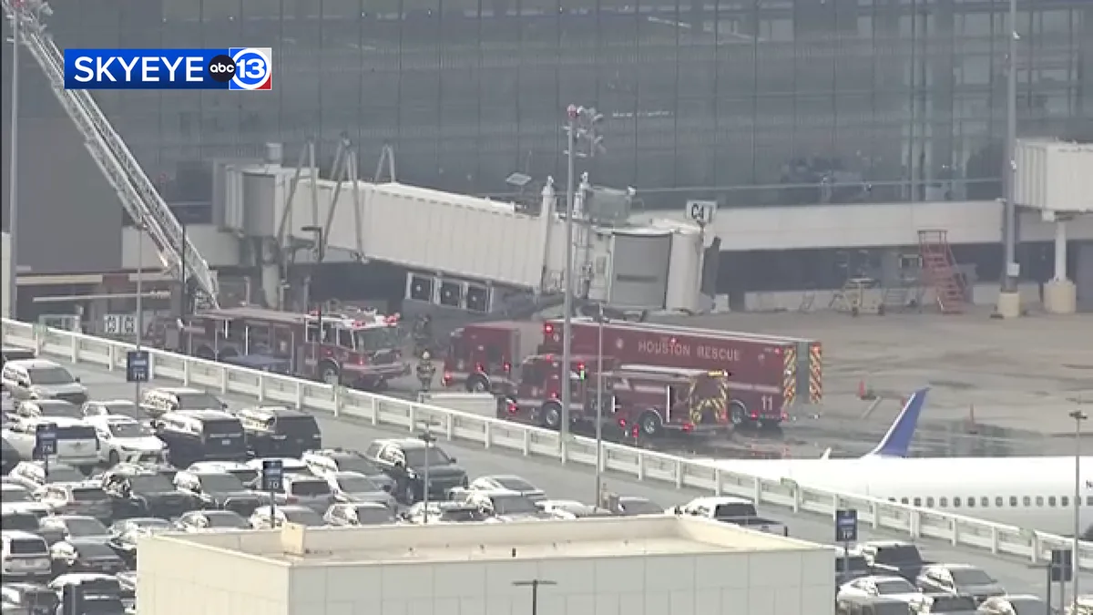Emergency crews respond to restaurant fire at IAH's Terminal C North, airport officials said