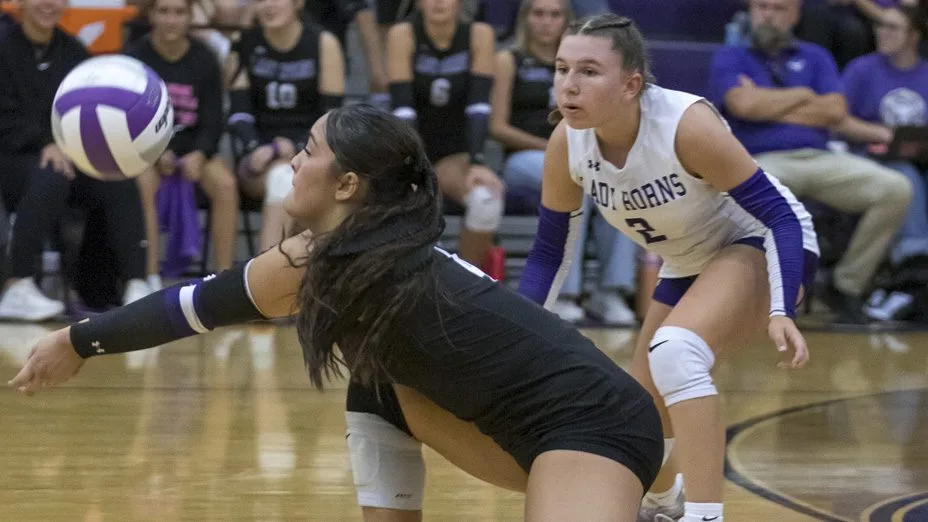 Lady Horns volleyball completes district sweep of Millsap