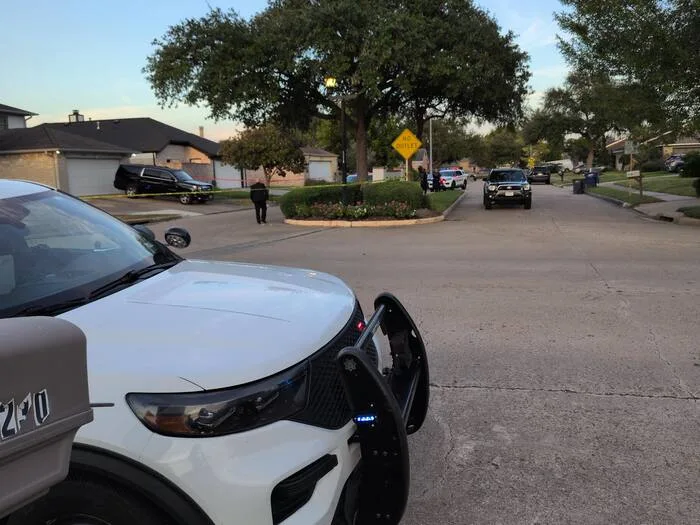 HCSO deputy shoots man in Mission Bend, deputy also injured in incident