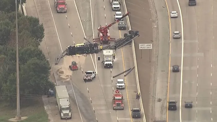 Overturned tractor-trailer closes I-610 ramp to SH 225 in southeast Houston