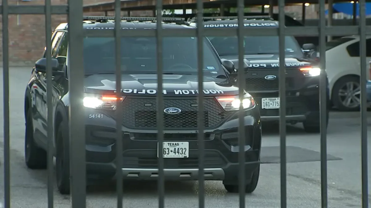 Person fatally shot, another injured at apartment complex in southwest Houston, police say