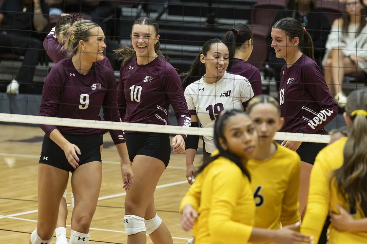 Schreiner volleyball sweeps Texas Lutheran in home opener