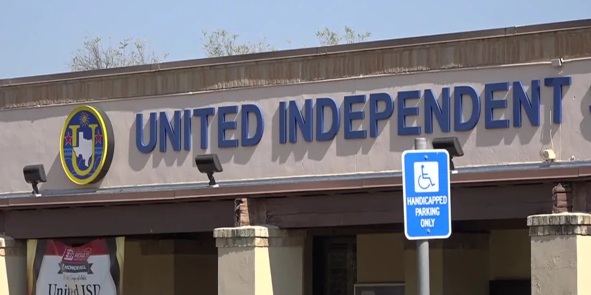 UISD campuses open doors to thousands of Laredo students