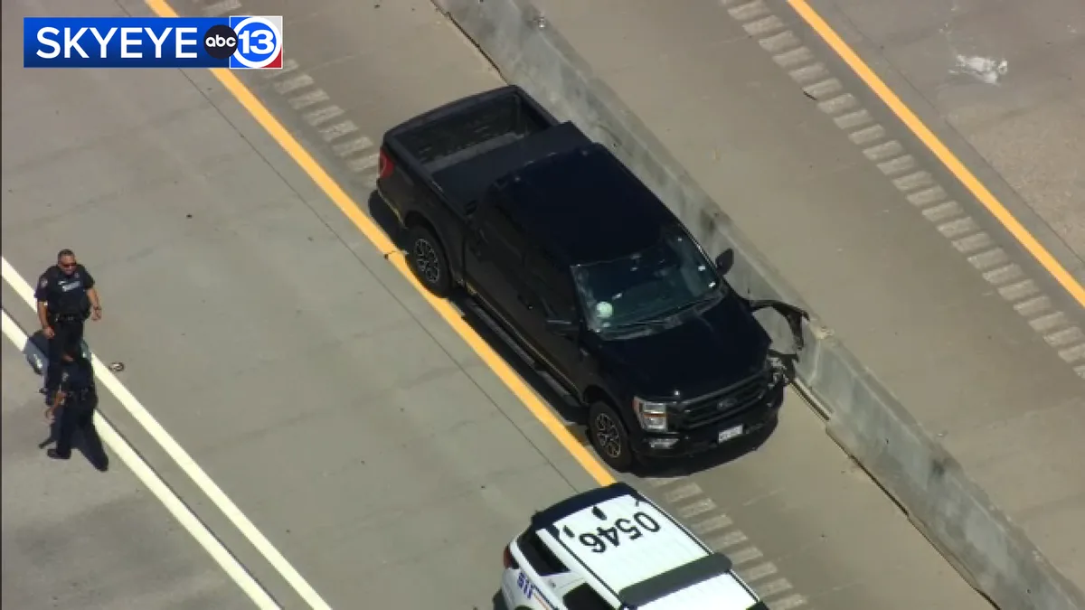 Spring HS student hit, rushed to hospital after attempting to cross North Freeway, HCSO says