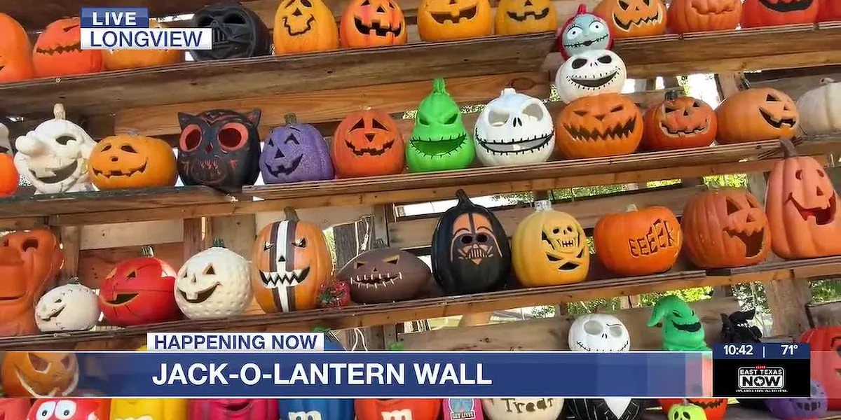 Longview man continues 15-foot-tall 'Great Wall of Pumpkins' tradition