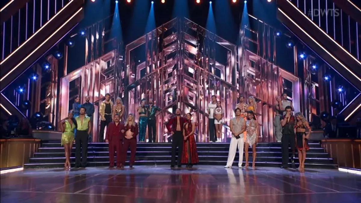 'Dancing with the Stars' recap: 'Super Bowl Night' ends with fan favorite going home