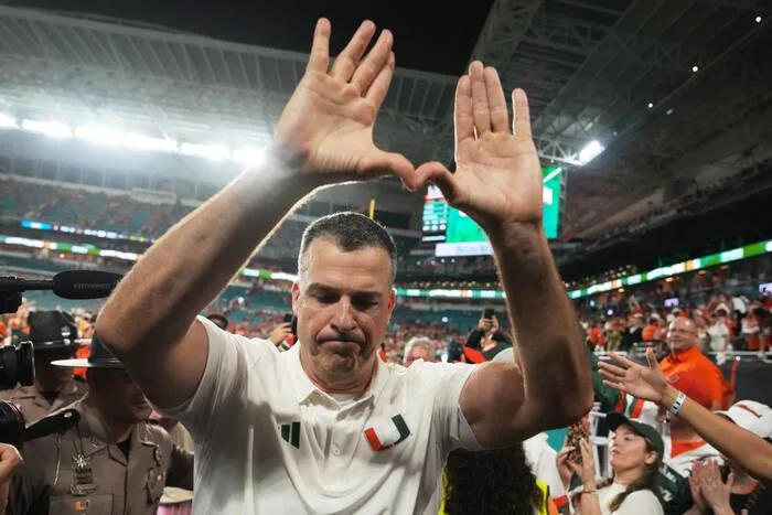 Hurricane warning: Miami poised for No. 1 after 5 of the top 7 teams lose in historic Top 25 day