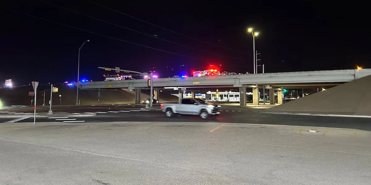 3 people injured after back-to-back crashes on I-27
