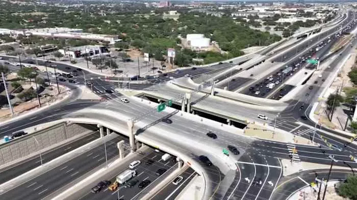 Drivers adjust to 'confusing' TxDOT interchange at Loop 1604 and Blanco Road