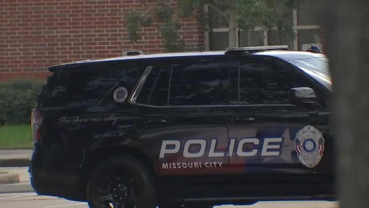 2 hospitalized after police chase ends in crash, Missouri City PD says