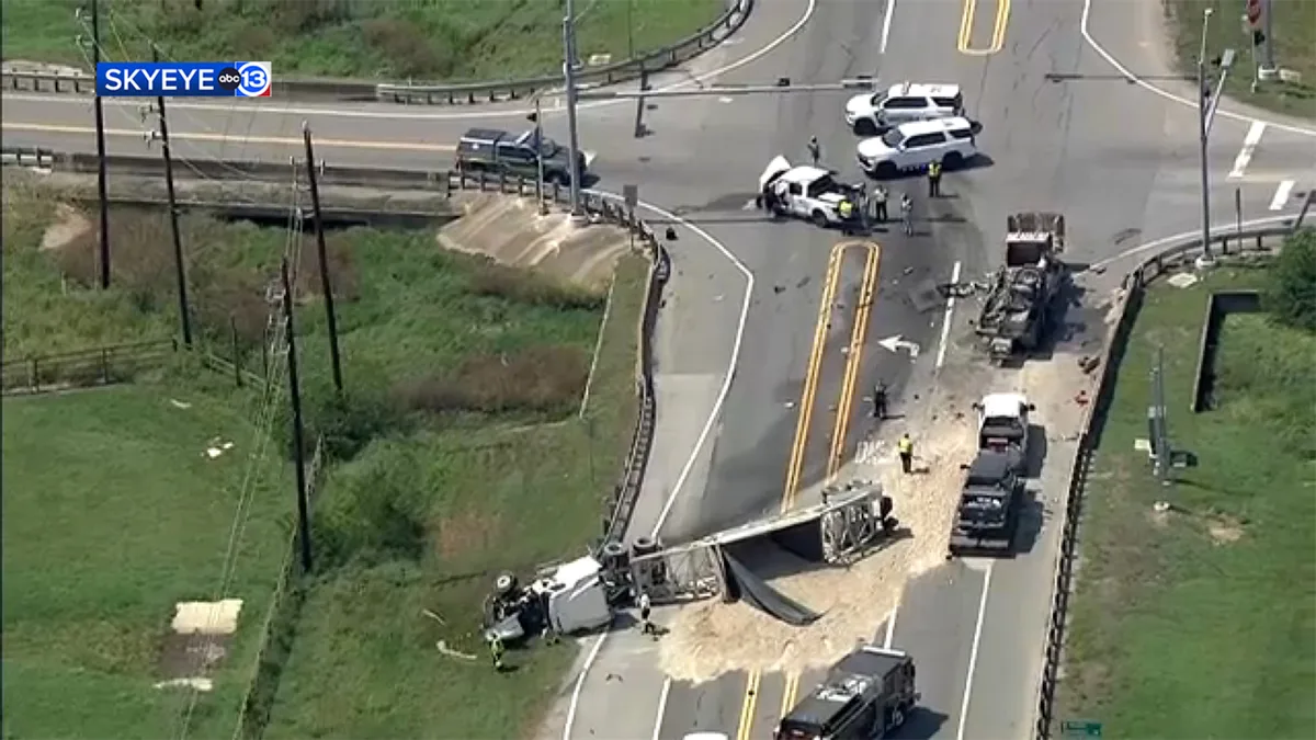 SH-36 closed in Fort Bend County after vehicle rollover spills load of sand, authorities say