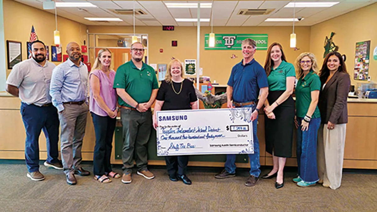 Samsung helps Taylor students prepare for school year