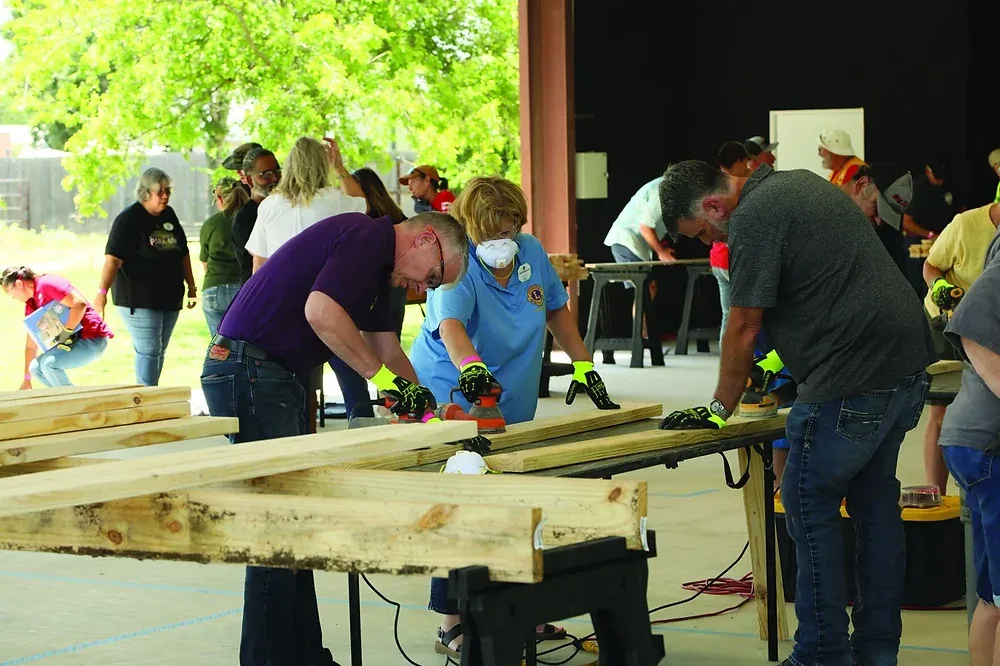 Kerrville - Texas Lions Club build beds
