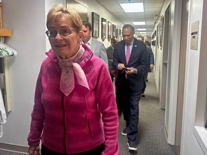 Jeffries likes Democrats' chances in race for the House as he campaigns in Ohio