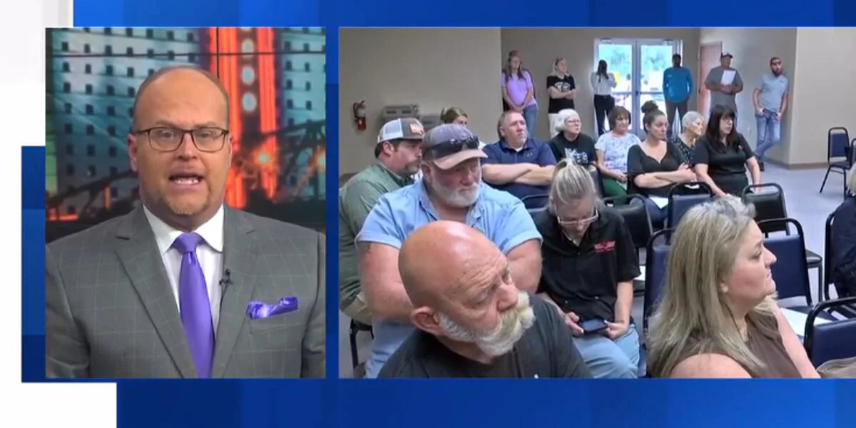 Hooks council moves to oust police chief