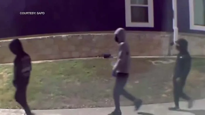 SAPD releases security camera video of 3 suspects in deadly Northwest Side apartment shooting