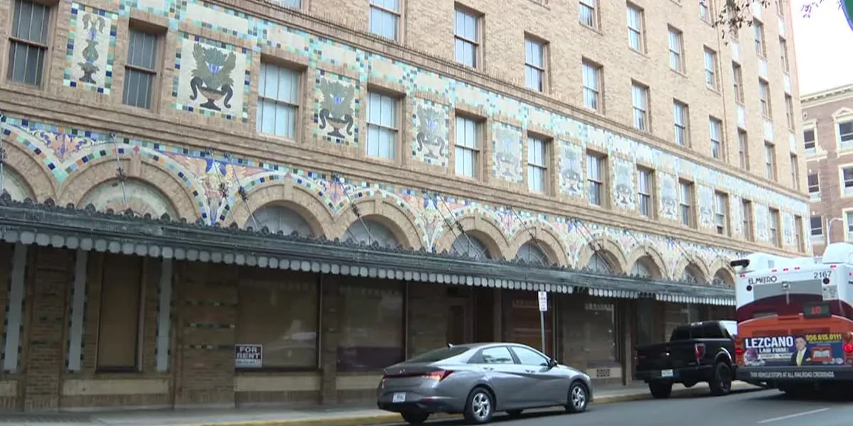 City crews making twice-weekly visits to Hamilton Senior Apartments amid ongoing AC issues