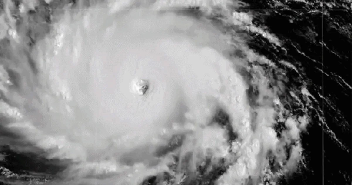 Hawaii bracing for severe weather as Hurricane Lowell set to pass by