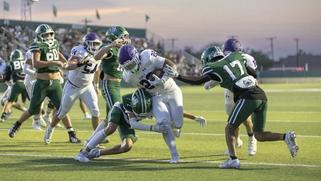 Early eyes third consecutive victory to open season as unbeaten Ballinger visits for homecoming