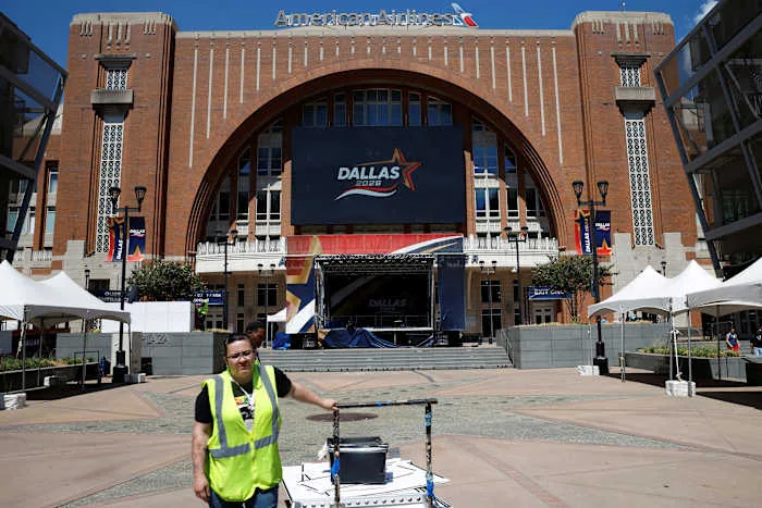 Live updates: Republicans descend on Dallas for Trump's midterm convention