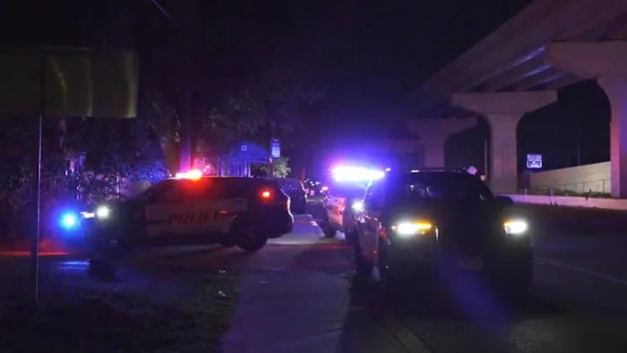 2 seriously injured after shooting outside Northeast Side apartment complex, SAPD says
