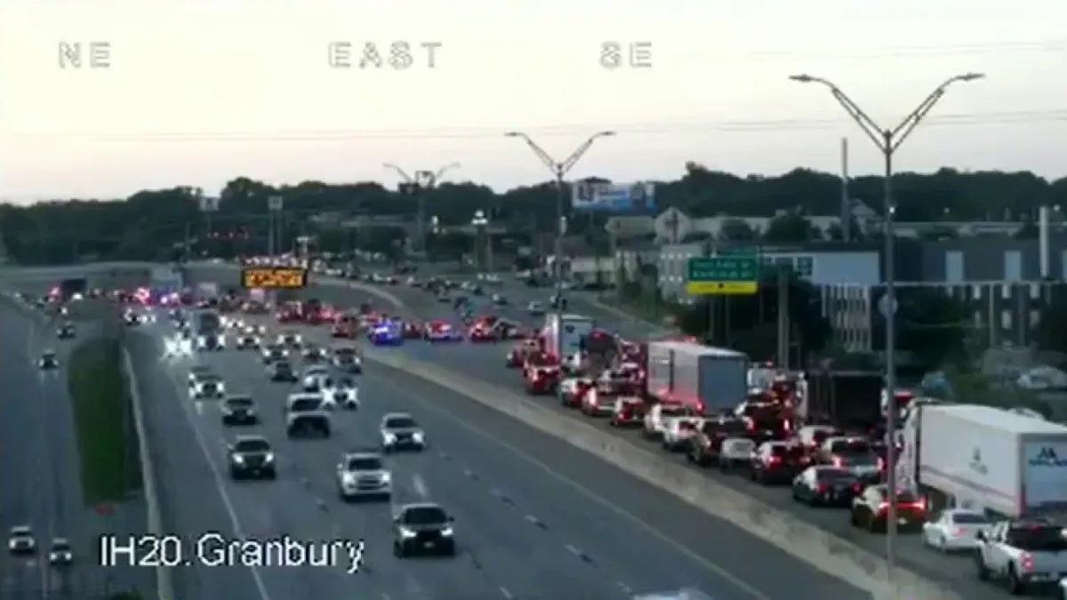 Eastbound Interstate 20 shut down near Granbury Road in Fort Worth due to active police investigation