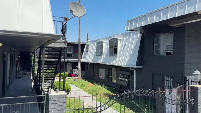 City boards up Northwest Side apartment complex after police clear out people living inside