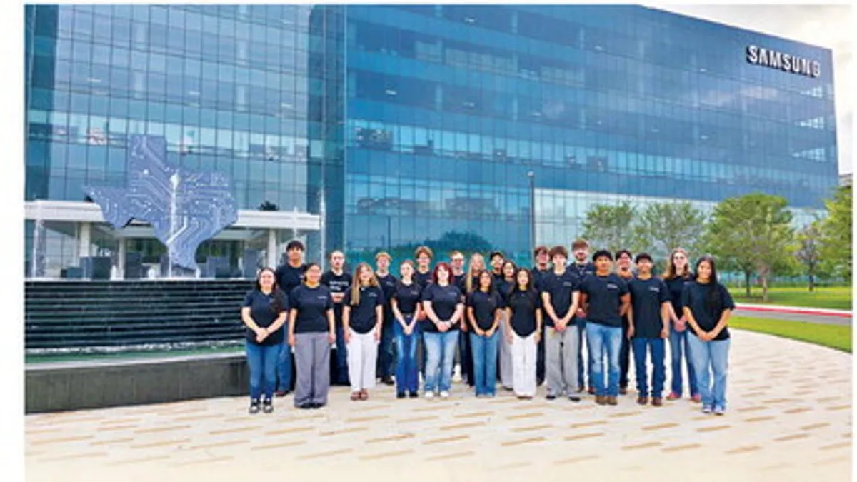 Samsung interns conclude summer program