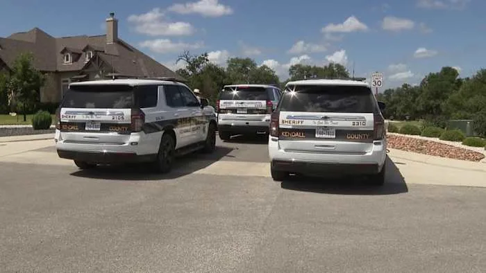 Gunfire wakes residents in Kendall County after at least 1 deputy shoots, kills armed man