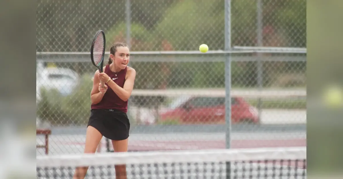 Uvaldeans win district team tennis opener