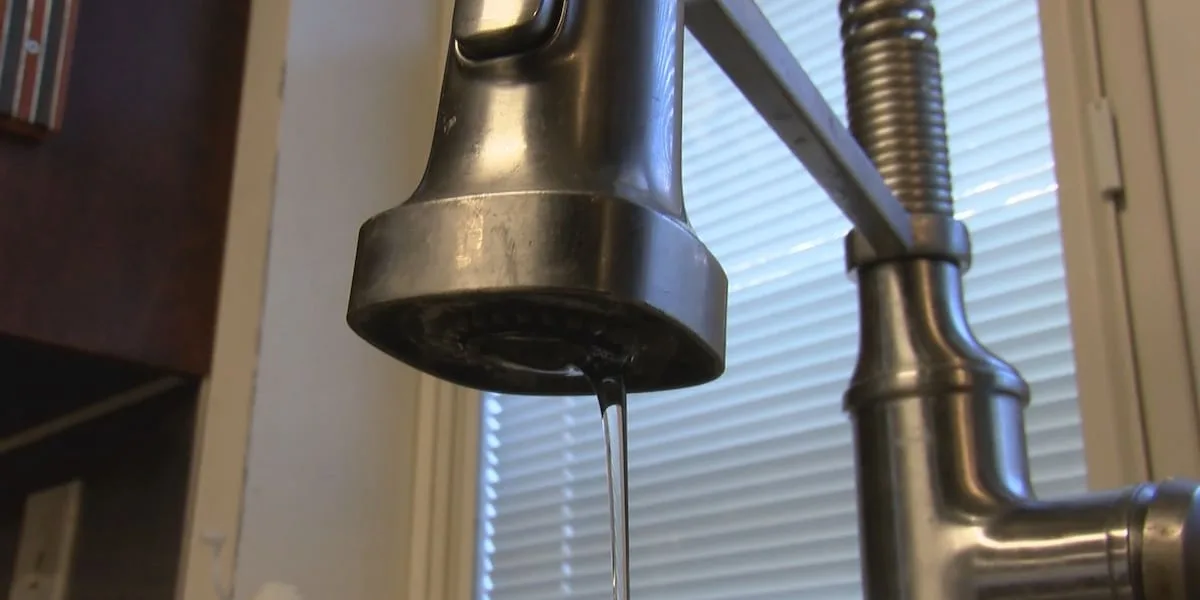 Laredo water odor prompts line flushing