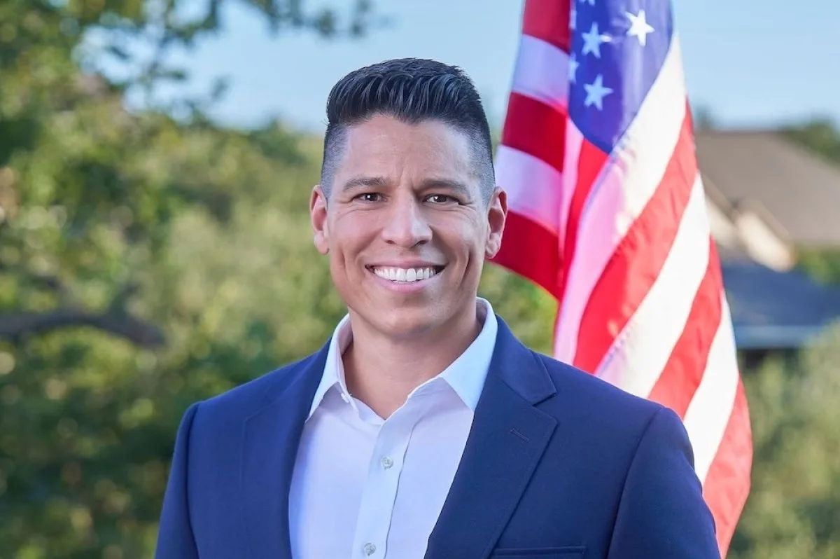 Embracing the Trump grift with U.S. House candidate Carlos De La Cruz