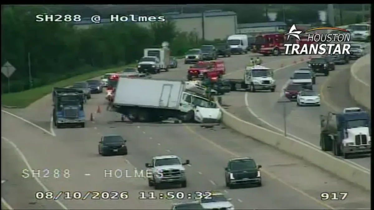 Box truck crashes on SH 288 at Holmes Road causes traffic delays, Transtar cameras show