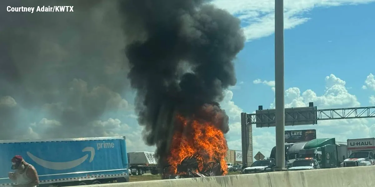 Fiery wreck shuts down I-35 North in Robinson, Texas