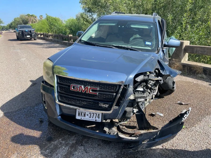 Driver accused of leaving scene of single-vehicle crash in Escobares