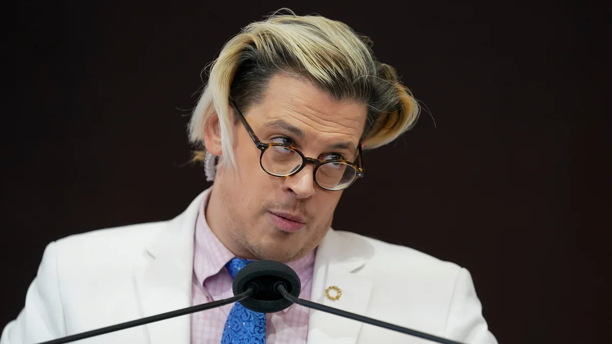 Far-right British provocateur Milo Yiannopoulos has been deported after his immigration arrest in US