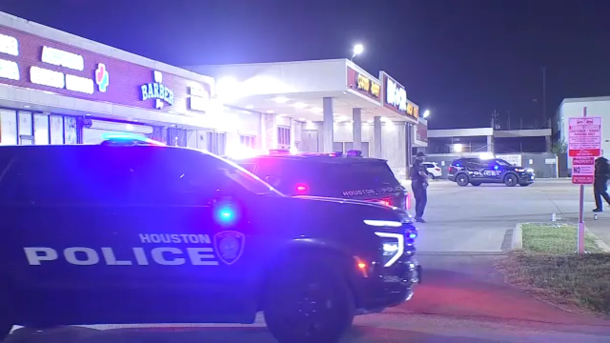 Man shot during fight over bar ownership in southwest Houston, HPD says