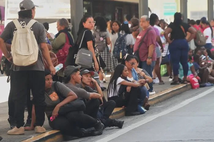 A magnitude 7.7 earthquake shakes Panama, prompting evacuations
