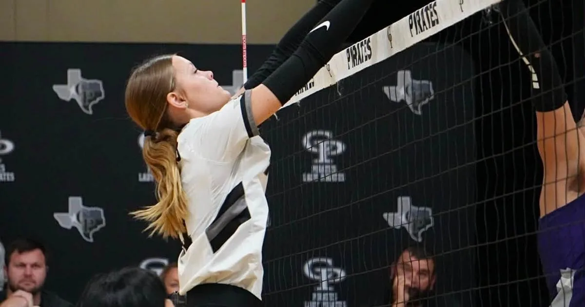 Lady Pirates roll past Knippa 3-0
