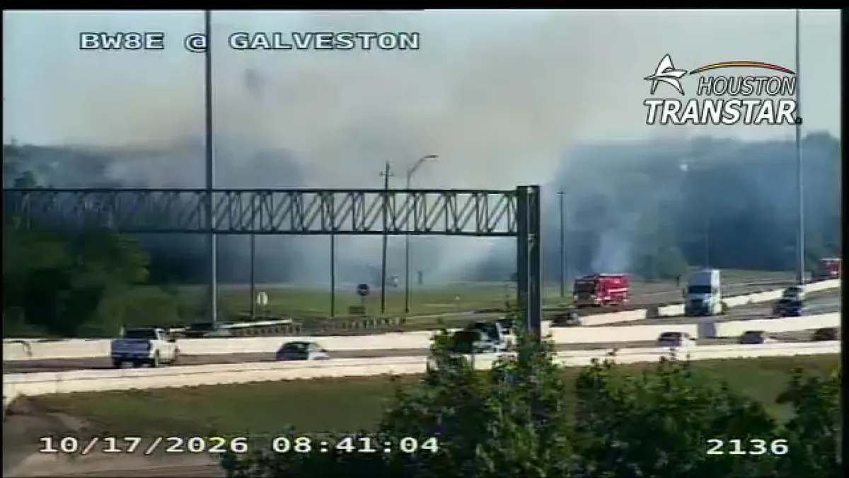 Emergency crews respond to mulch yard fire in southeast Houston, HFD says