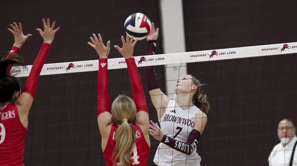 Lady Lions volleyball falls in three sets at No. 16 Brock
