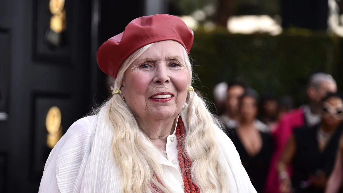 Legendary singer-songwriter Joni Mitchell becomes US citizen