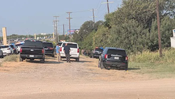 Suspect on the run after crashing vehicle on far West Side during pursuit, DPS says