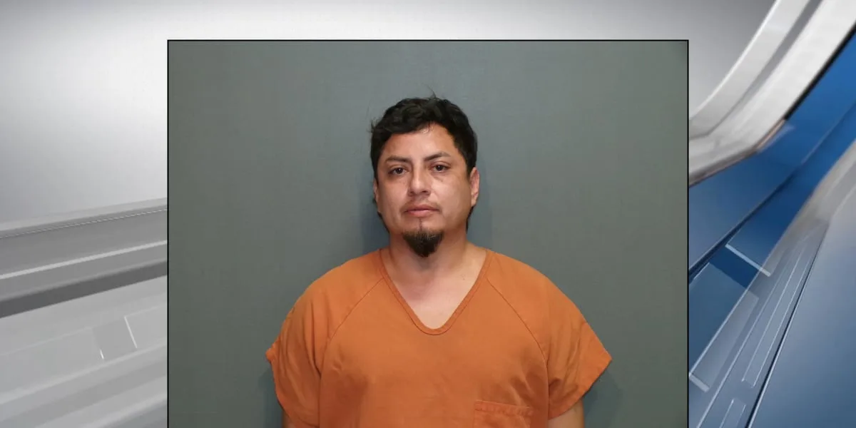 Alba man accused of killing girlfriend after shooting through bathroom wall
