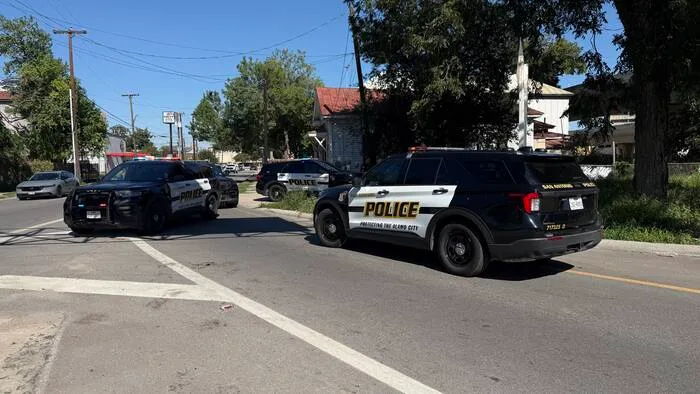 Man hospitalized after stabbing on North Side; Suspect in custody, police say