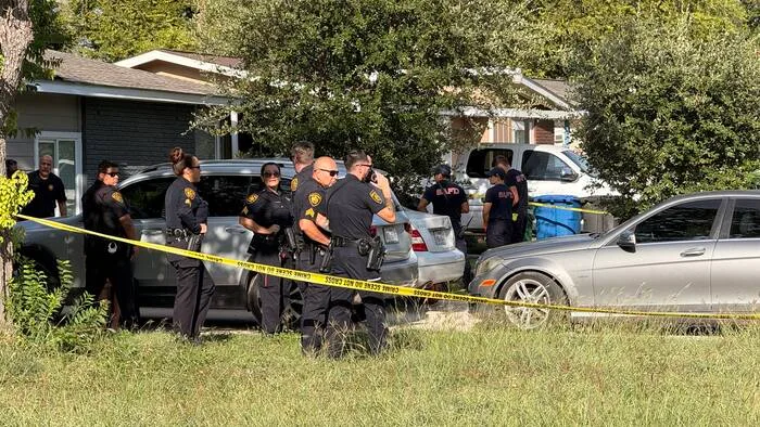Teenager killed, man injured in shooting at North Side home, SAPD says