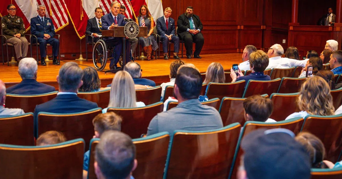 Gov. Abbott presents Texas Legislative Medal of Honor to military heroes