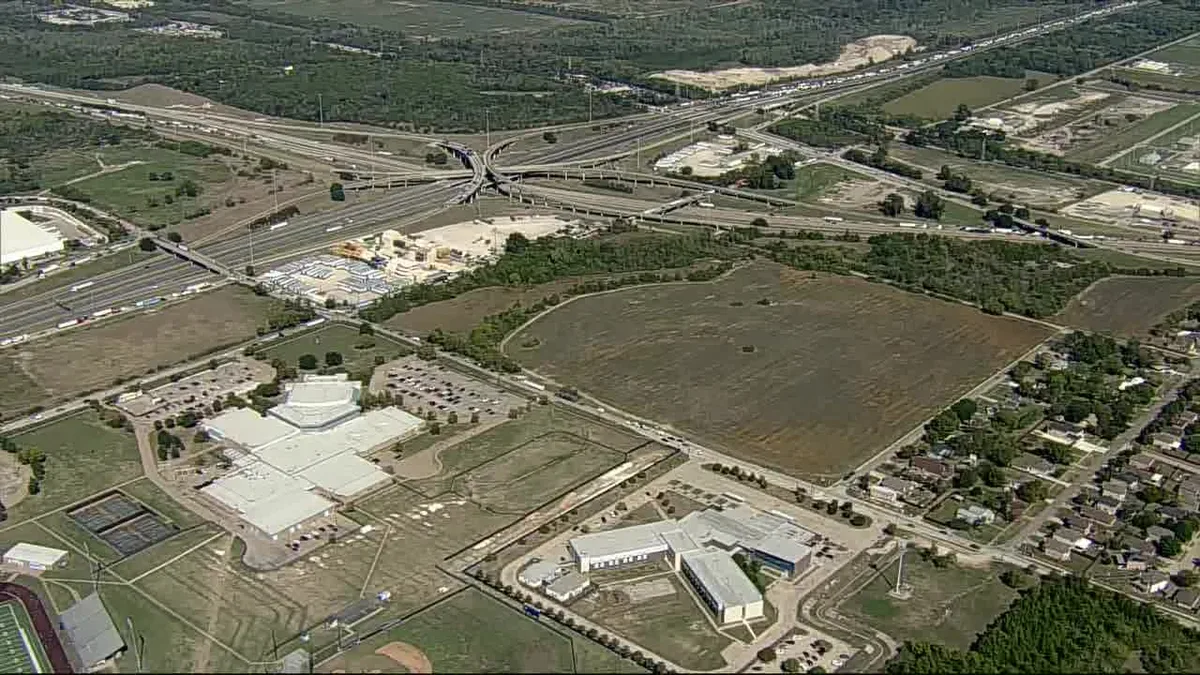 I-20 and I-45 in Dallas shut down for police activity